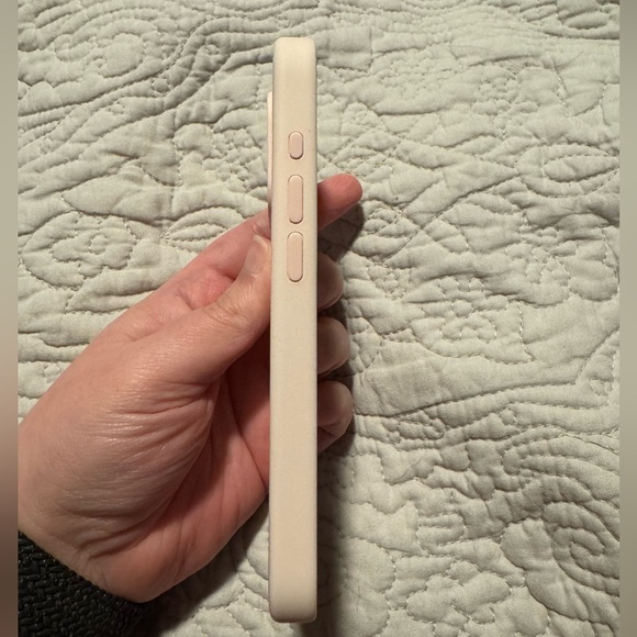 Apple iPhone 15 Pro Silicone case Light Pink - Picture 5 of 8